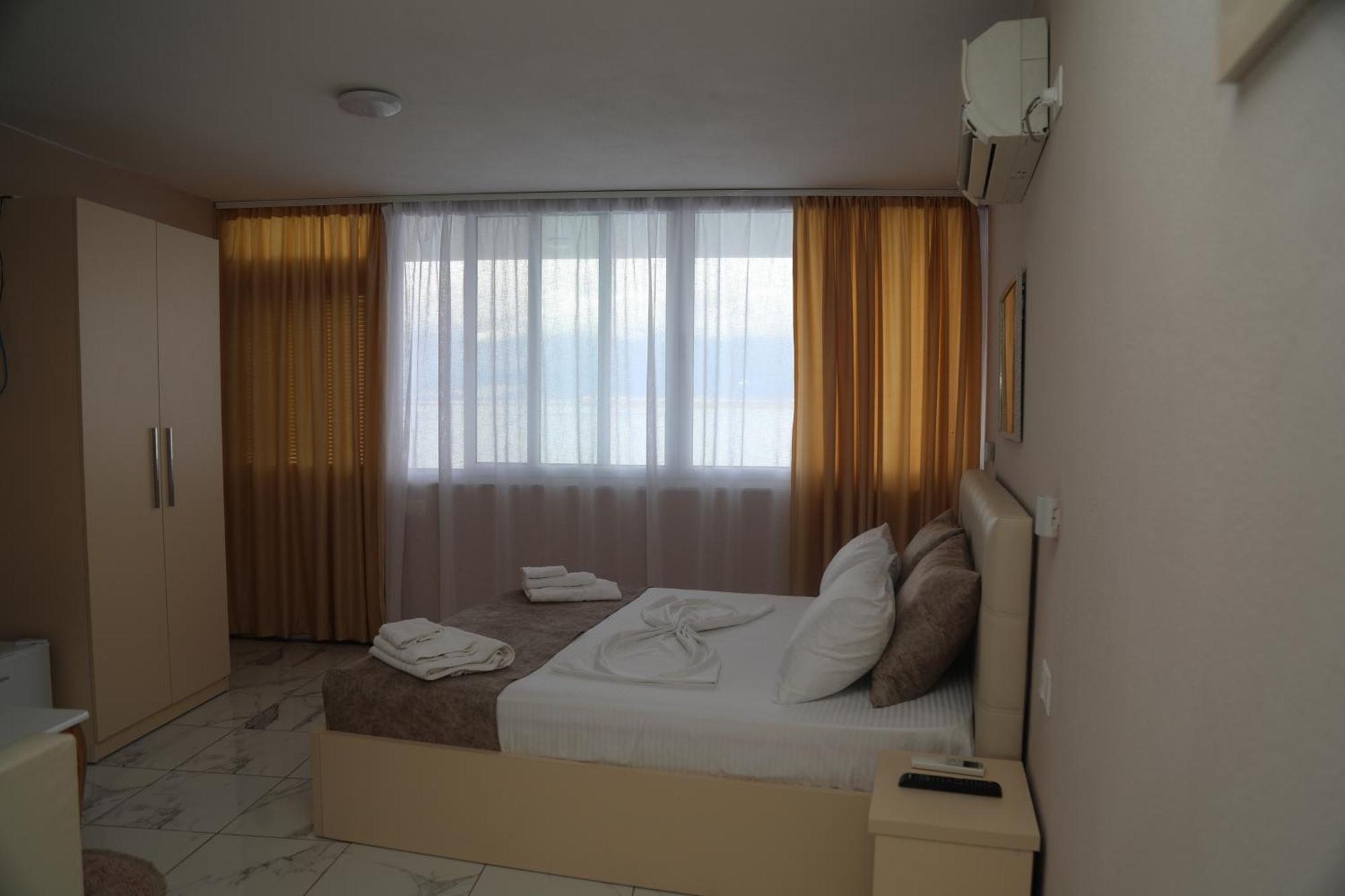 Lakefront House Shiroka Bagian luar foto