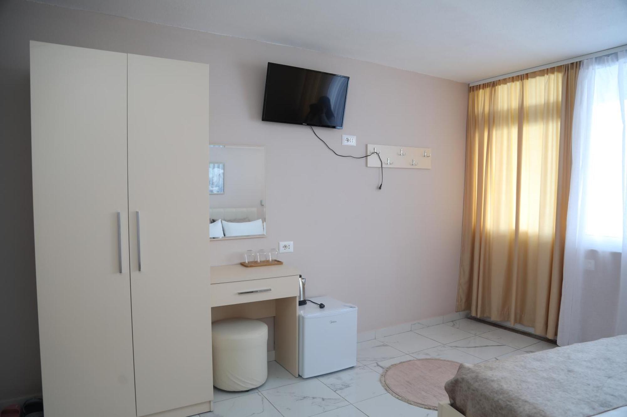 Lakefront House Shiroka Bagian luar foto